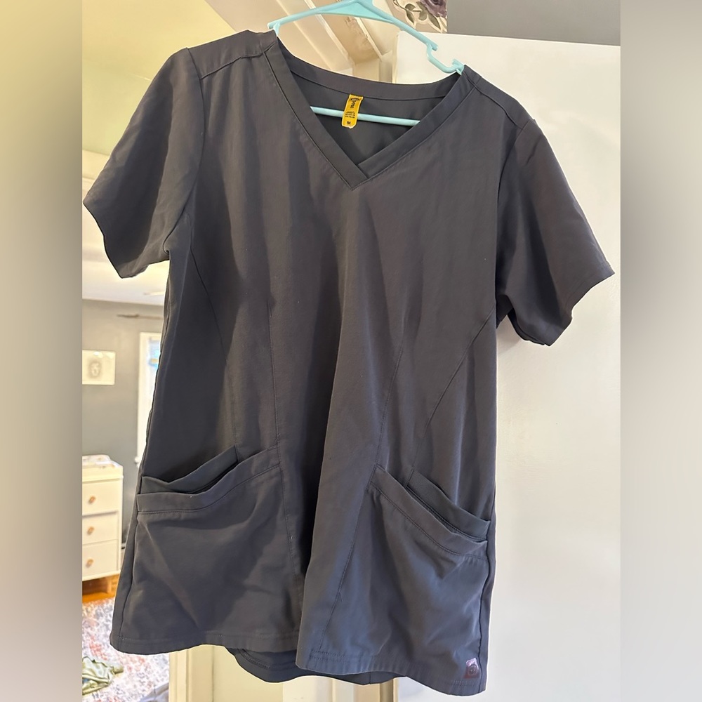 Wink Aero Brand scrub set